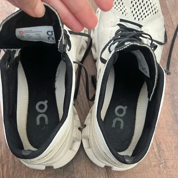 On Running On Cloud White & Black Athletic Shoes Women’s Sz 7 - Picture 3 of 15